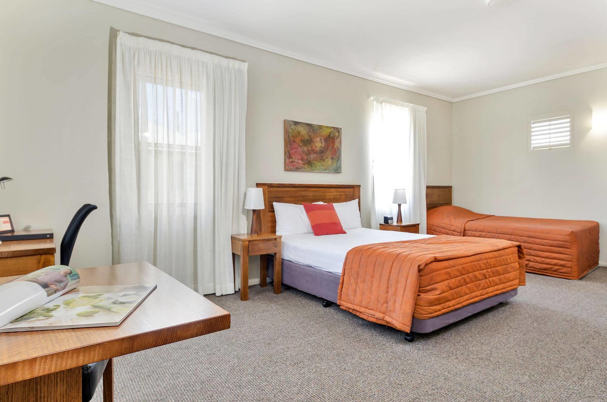Coachmans Inn Уорик Экстерьер фото
