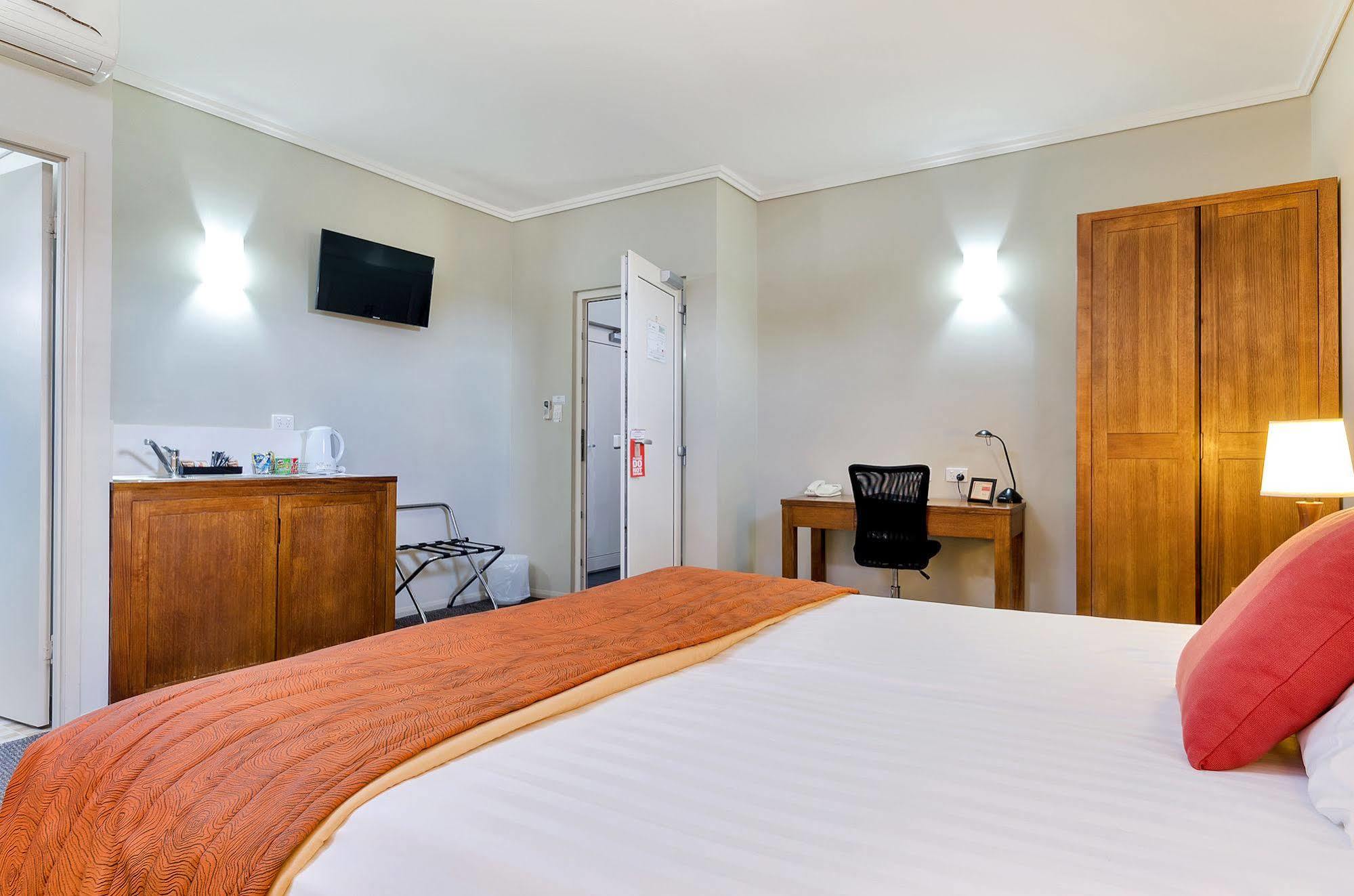 Coachmans Inn Уорик Экстерьер фото