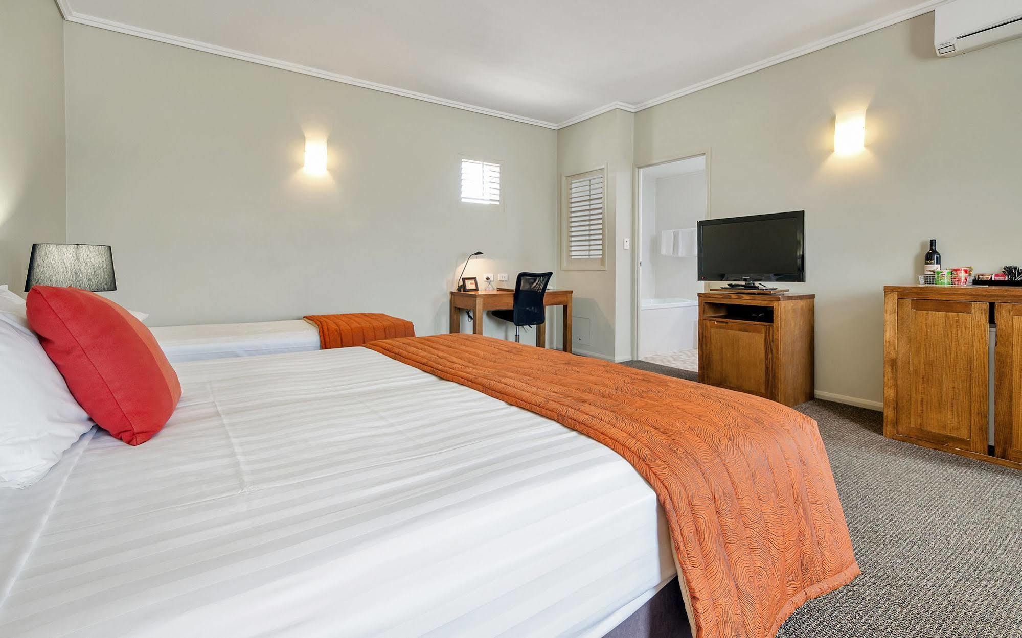 Coachmans Inn Уорик Экстерьер фото